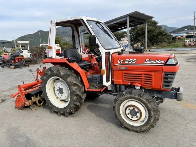 Трактор Kubota L255