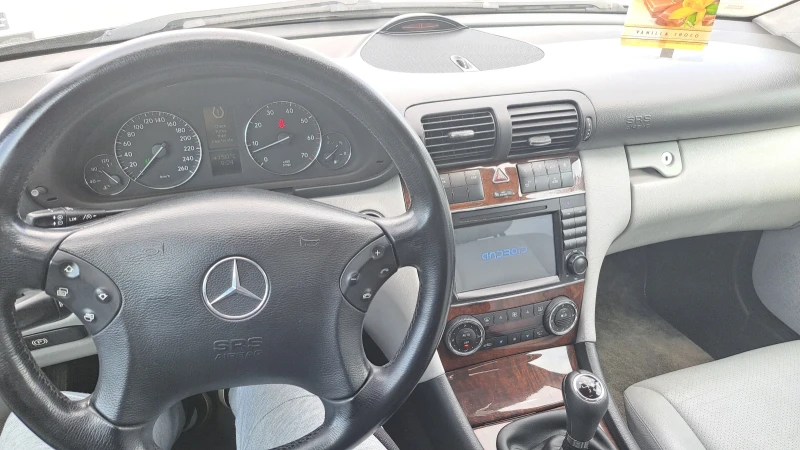 Mercedes-Benz C 320, снимка 17 - Автомобили и джипове - 48934841