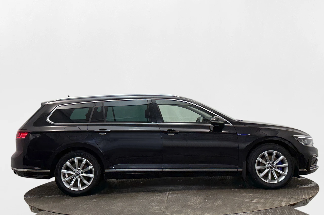 VW Passat Sportscombi GTE* Navi* LED* Печка*  - изображение 4