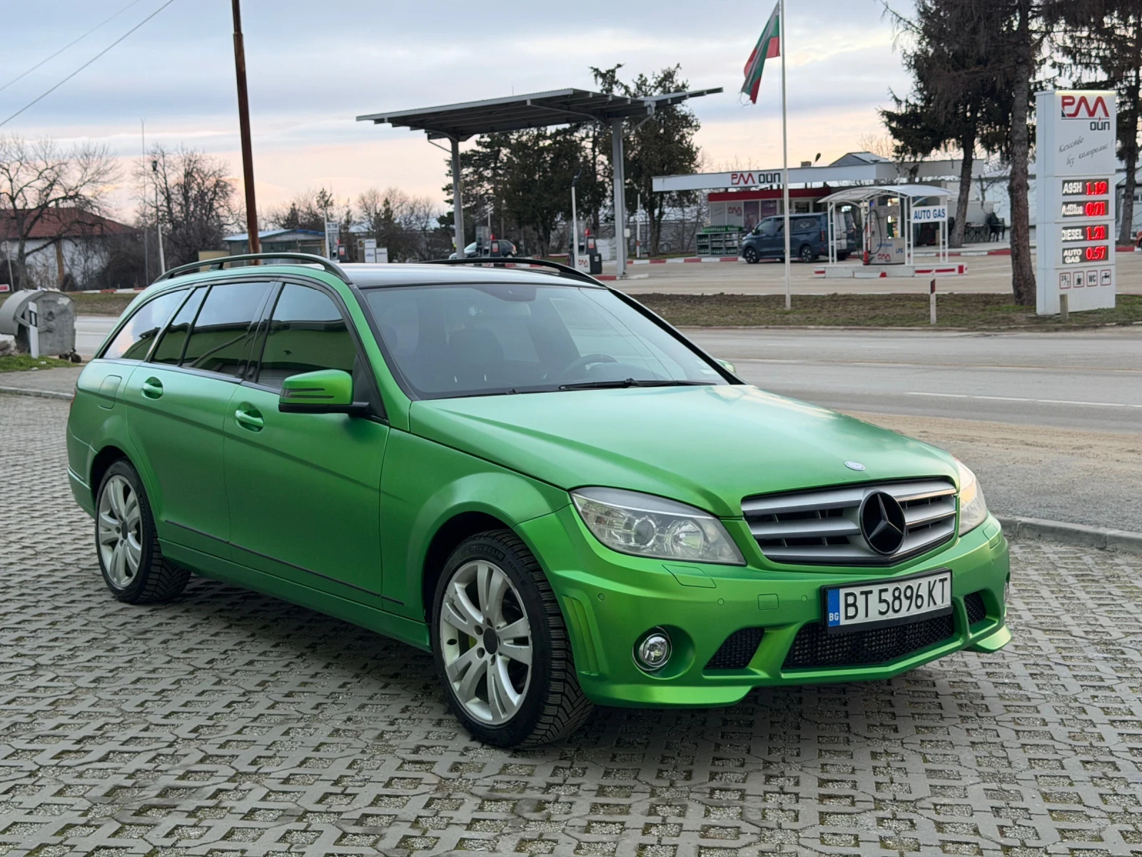Mercedes-Benz C 220, снимка 7 - Автомобили и джипове - 53769376