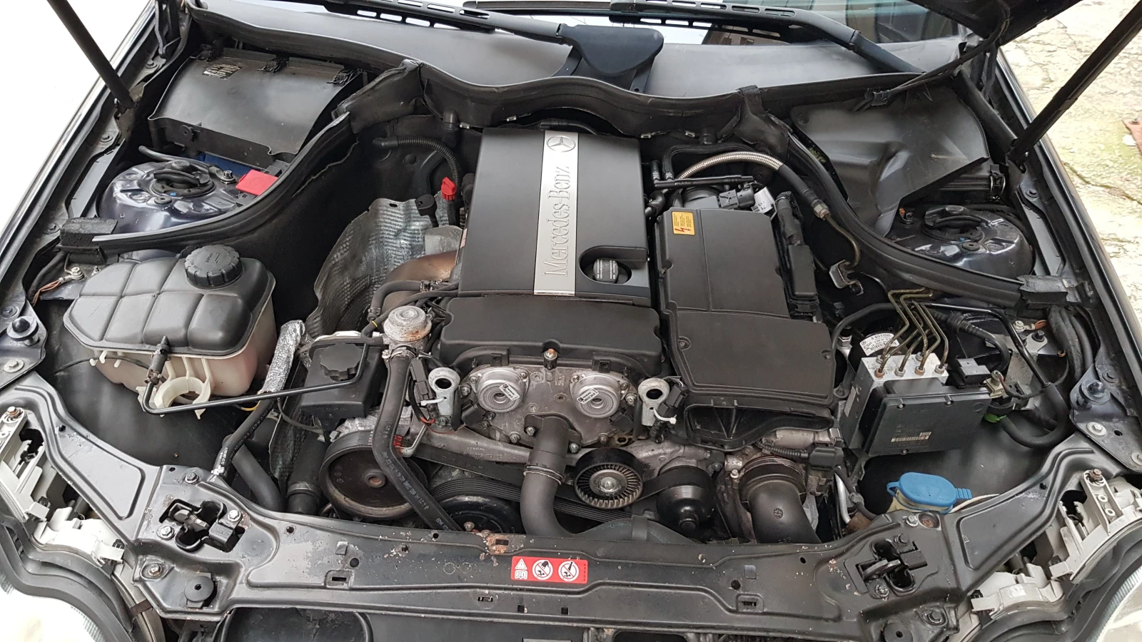 Mercedes-Benz C 200 kompressor sport, снимка 12 - Автомобили и джипове - 53889393