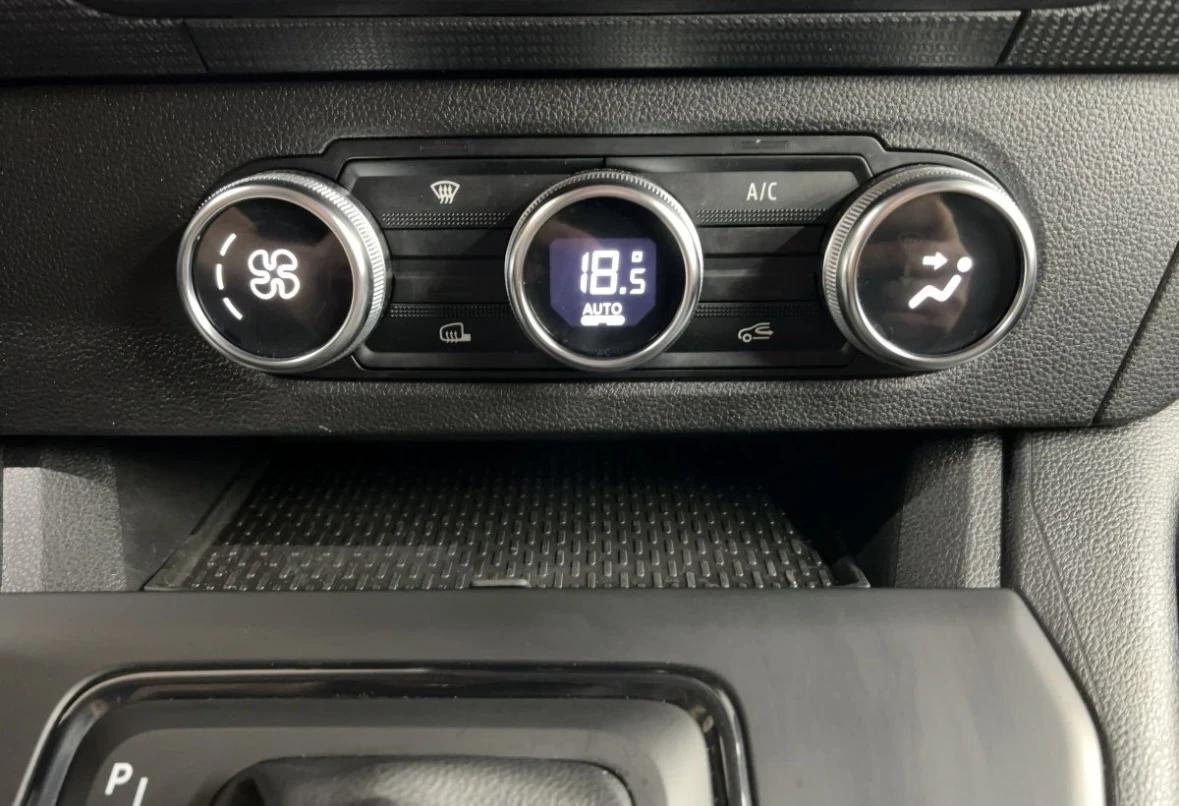 Renault Kangoo E-Tech* Камера* APP* FULL, снимка 9 - Автомобили и джипове - 54501097