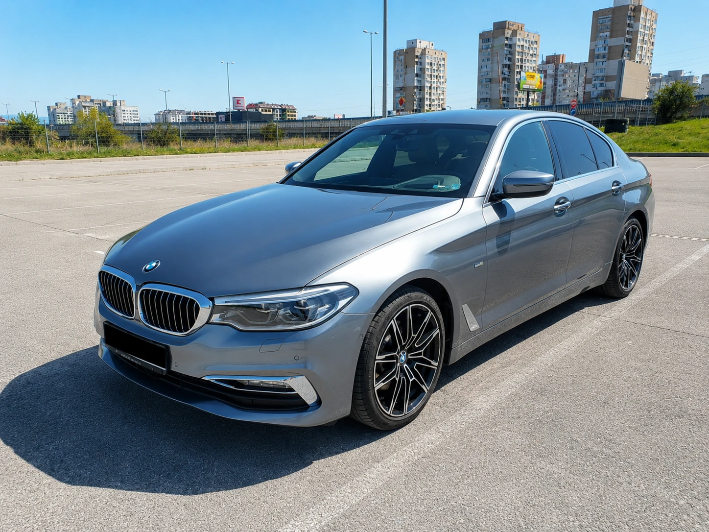 BMW 530 i хDrive/Luxury/Камера 360/, снимка 7 - Автомобили и джипове - 54875227