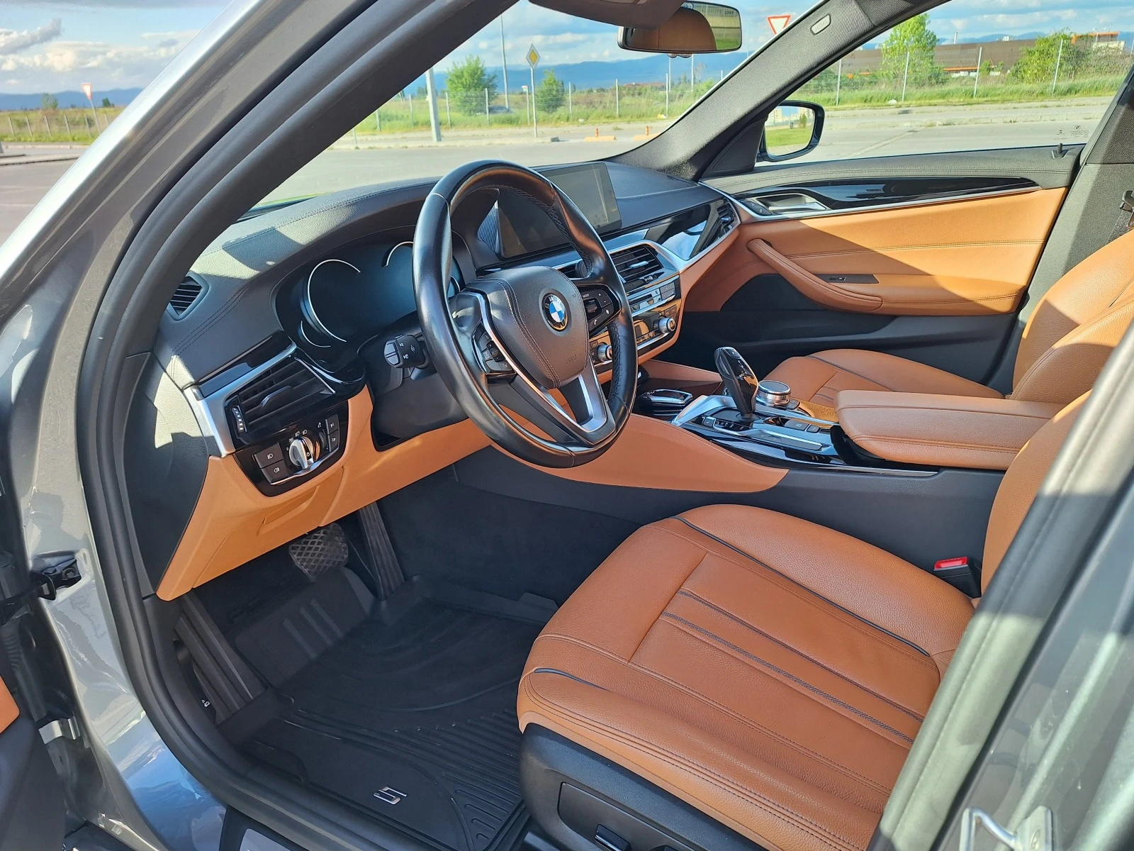 BMW 530 i хDrive/Luxury/Камера 360/, снимка 8 - Автомобили и джипове - 54875227