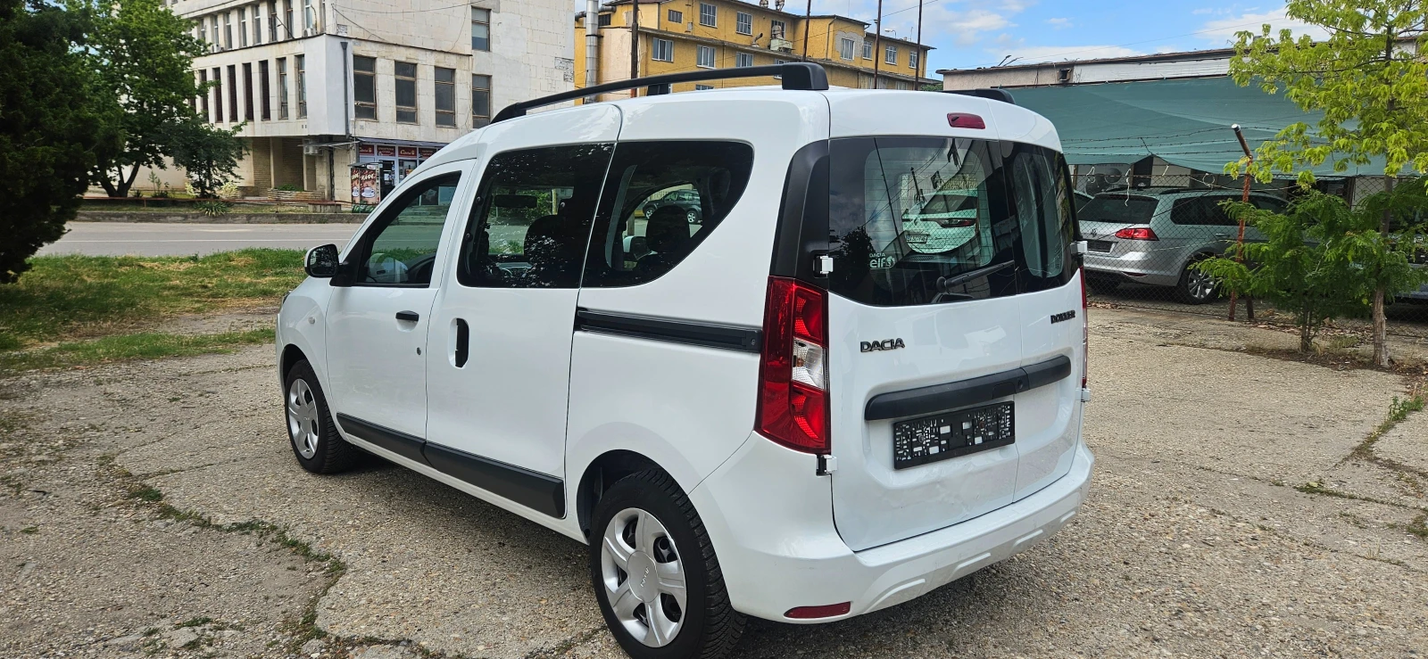Dacia Dokker 1.5DCI, снимка 4 - Автомобили и джипове - 54916259