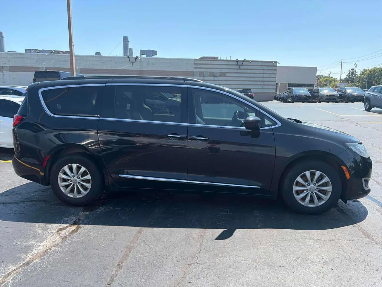 Chrysler Pacifica * Touring L * АВТОКРЕДИТ БЕЗ ПЪРВОНАЧАЛНА ВНОСКА* , снимка 3 - Автомобили и джипове - 55220911