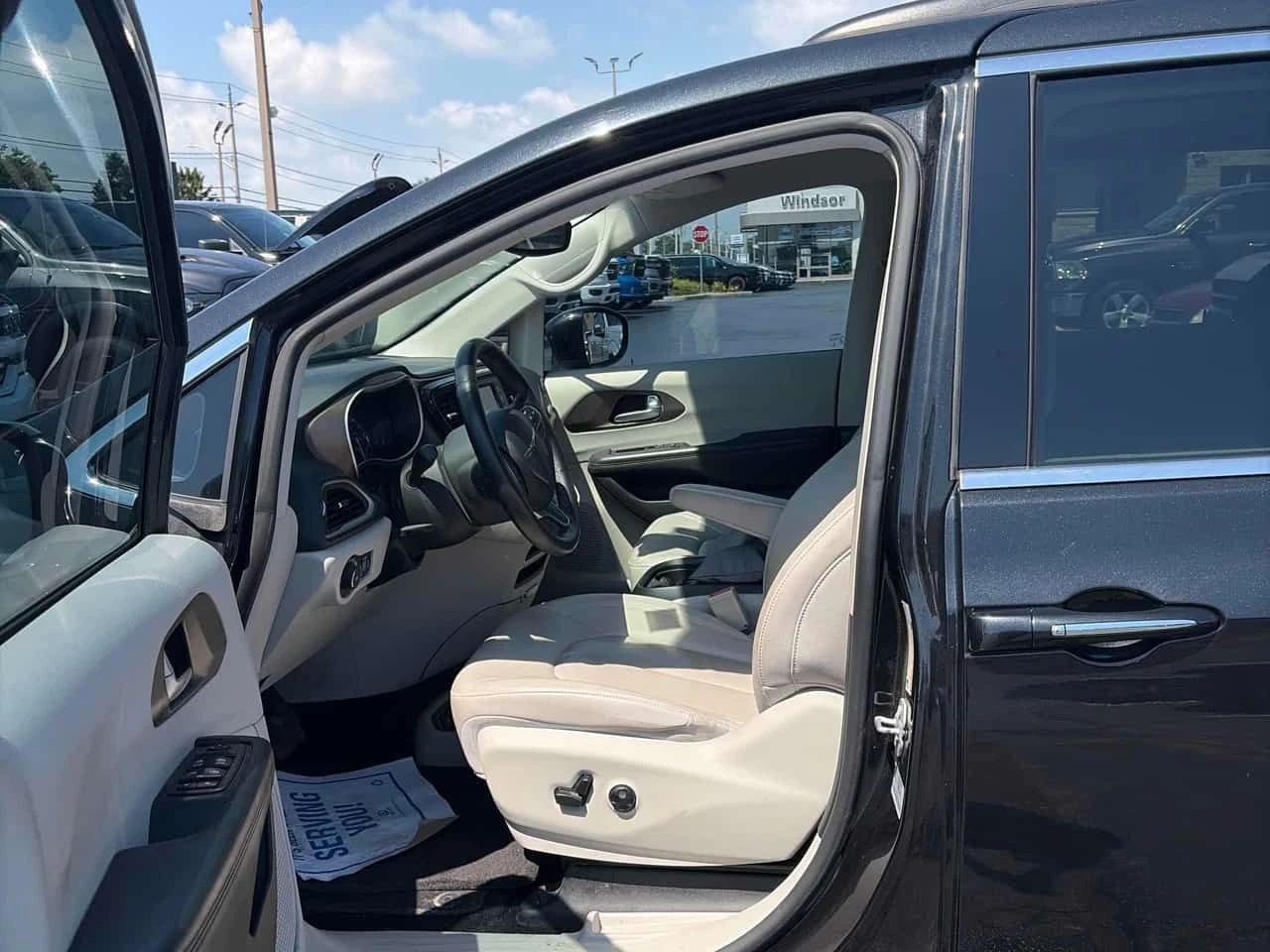 Chrysler Pacifica * Touring L * АВТОКРЕДИТ БЕЗ ПЪРВОНАЧАЛНА ВНОСКА* , снимка 5 - Автомобили и джипове - 55220911