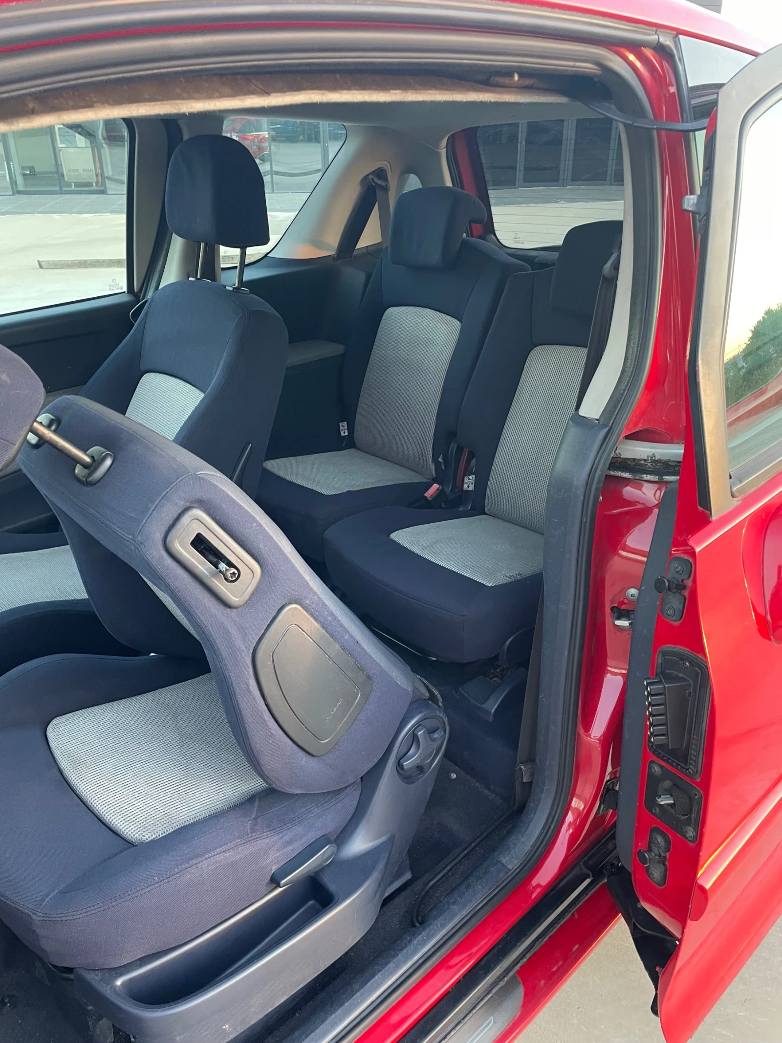 Peugeot 1007 1.6 HDI 110 k KLIMATIK, снимка 6 - Автомобили и джипове - 55821732