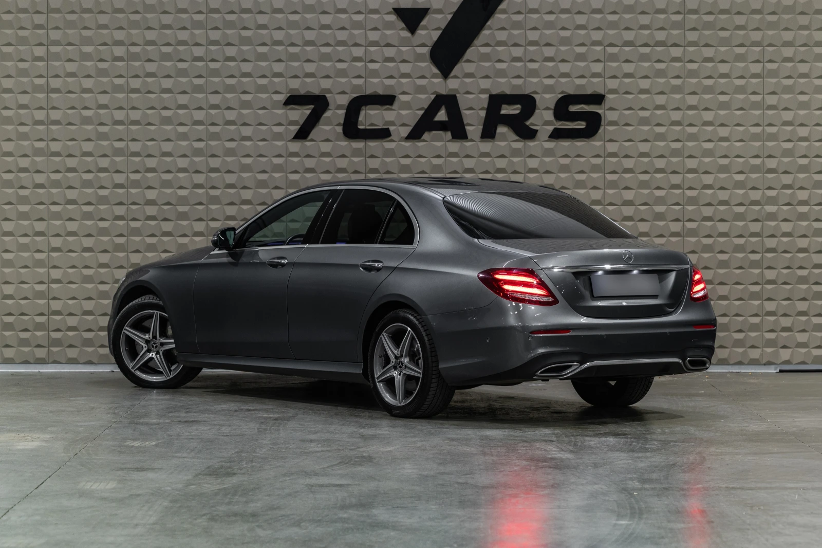Mercedes-Benz E 400 4Matic| Airmatic| Distronic| Гаранция, снимка 10 - Автомобили и джипове - 56116607