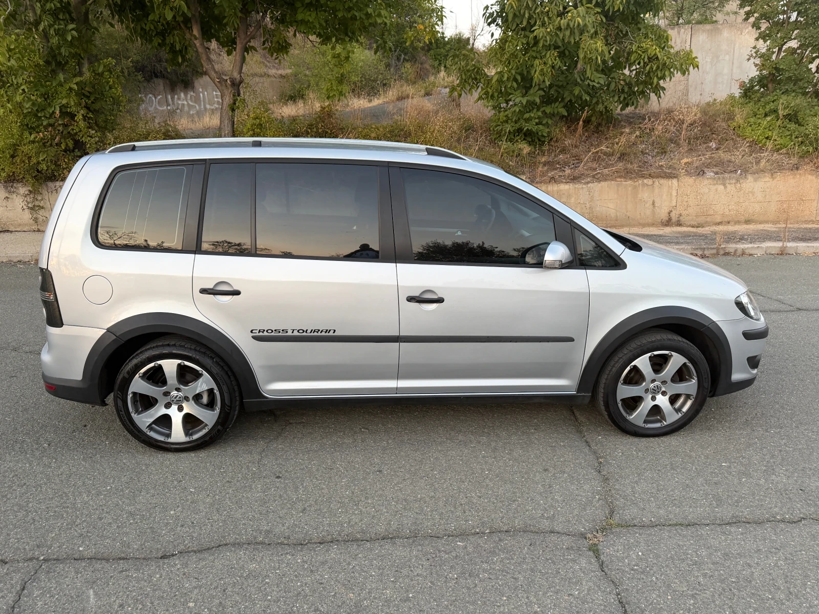 VW Touran 1.9-105 кс КРОС УНИКАТ, снимка 5 - Автомобили и джипове - 56191947