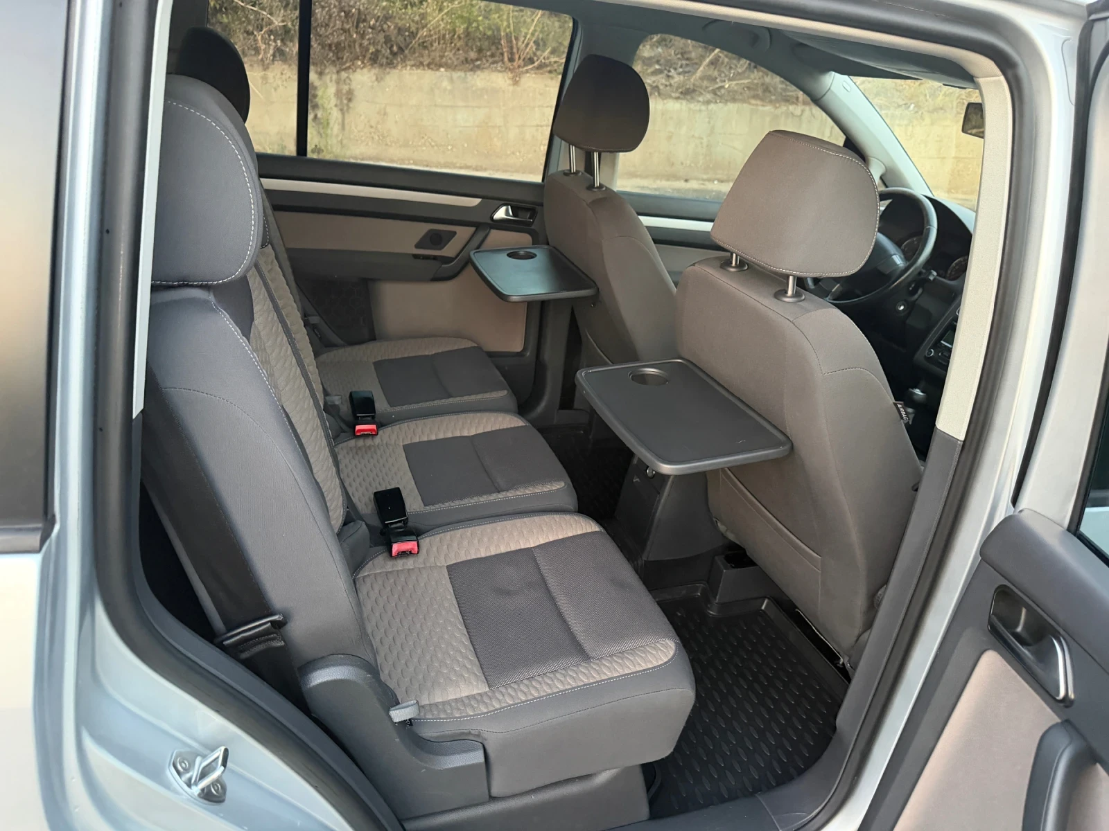 VW Touran 1.9-105 кс КРОС УНИКАТ, снимка 13 - Автомобили и джипове - 56191947