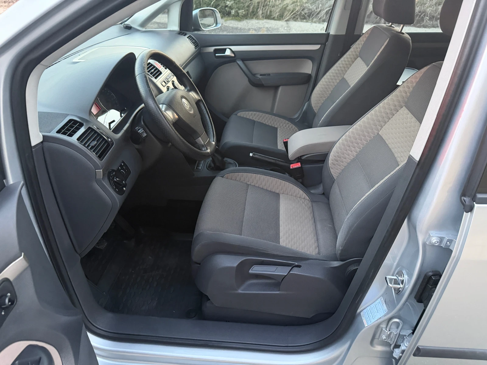 VW Touran 1.9-105 кс КРОС УНИКАТ, снимка 10 - Автомобили и джипове - 56191947