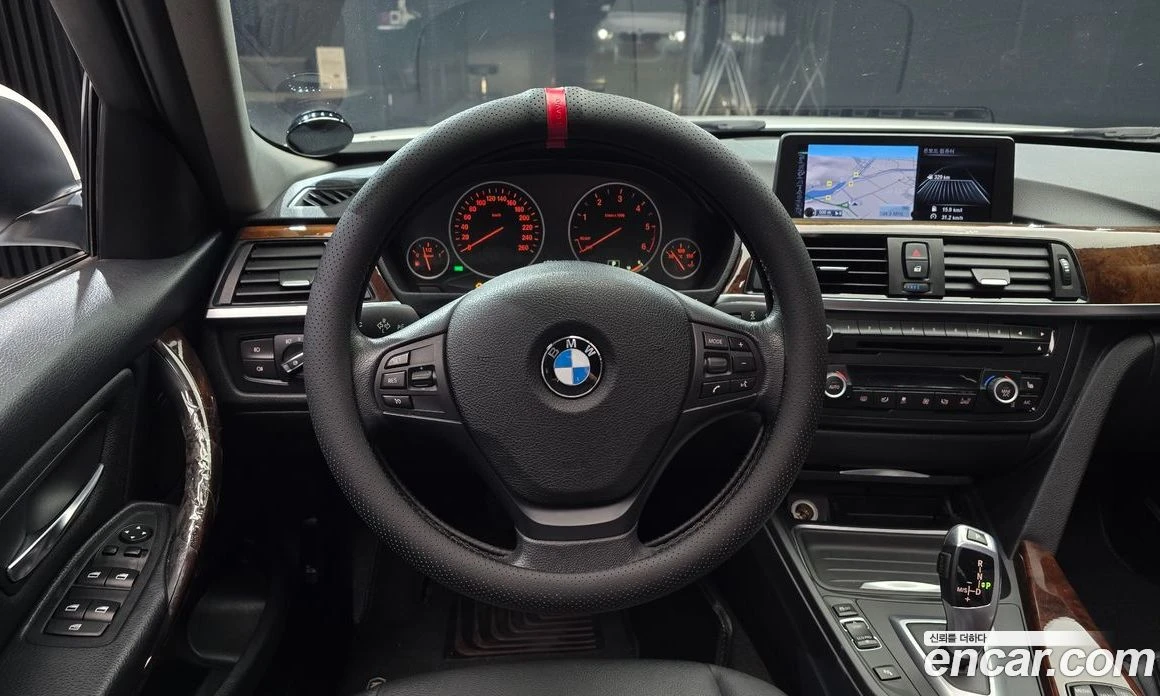 BMW 320 320d xDrive, снимка 13 - Автомобили и джипове - 56418964