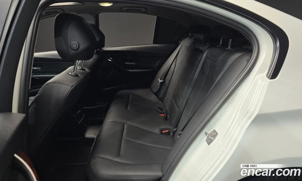 BMW 320 320d xDrive, снимка 12 - Автомобили и джипове - 56418964