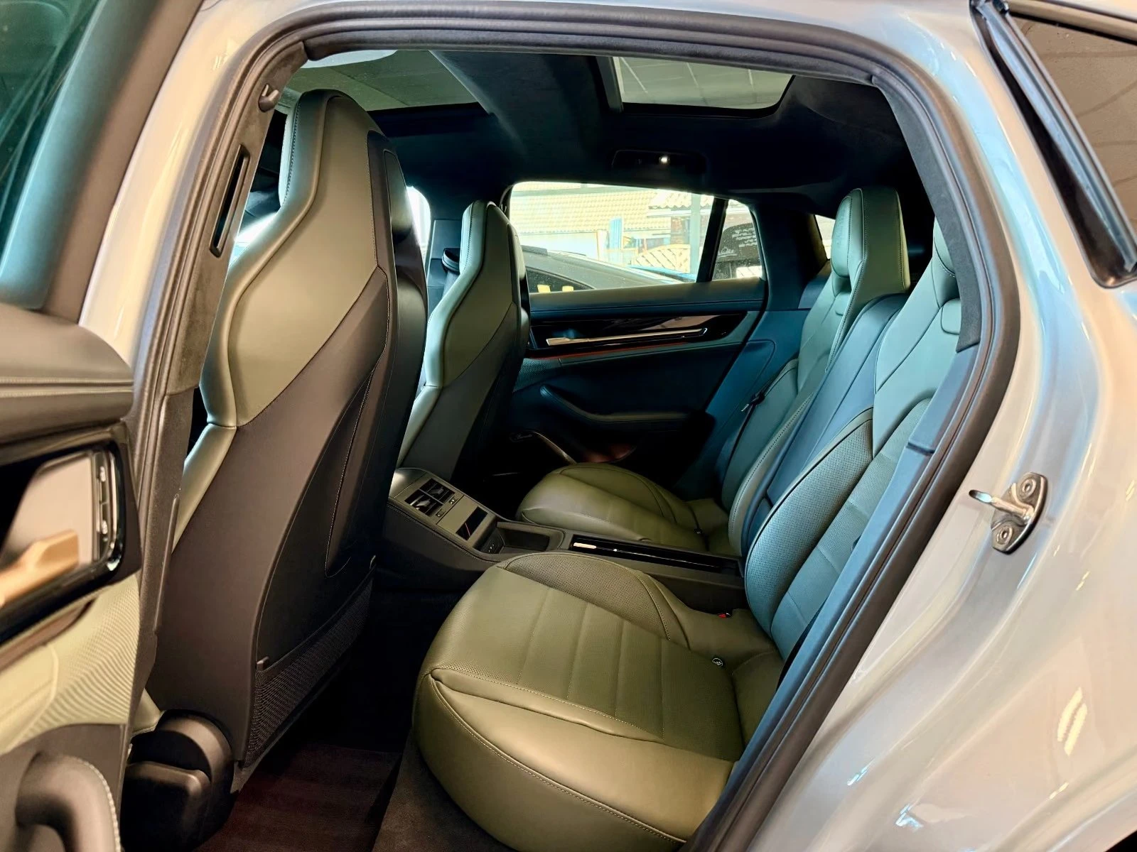 Porsche Panamera TURBO S E-HYBRID/ SPORT CHRONO/ CERAMIC / MATRIX / | Mobile.bg � ����������� 16