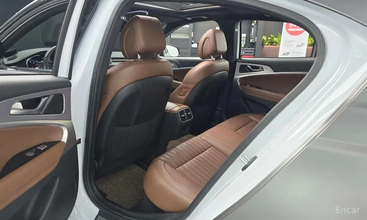 Genesis G70 * 2.0T AWD * ЦЕНА ДО БГ, снимка 13 - Автомобили и джипове - 56723635