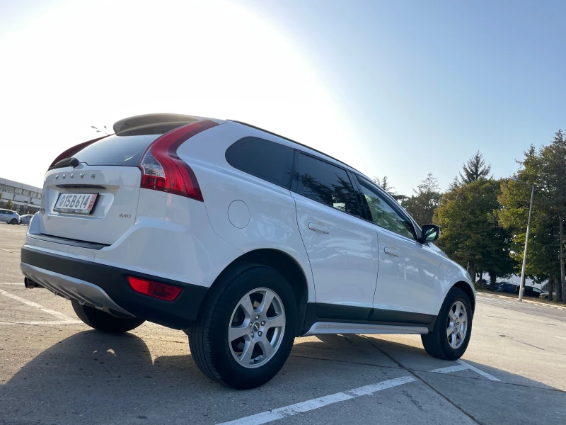 Volvo XC60 2.4///D5///, снимка 10 - Автомобили и джипове - 47144293