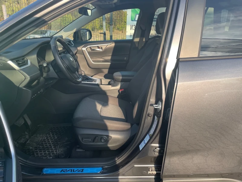 Toyota Rav4 2.5I* 4X4* LED* CAMERA* KEYLESS, снимка 8 - Автомобили и джипове - 52012836