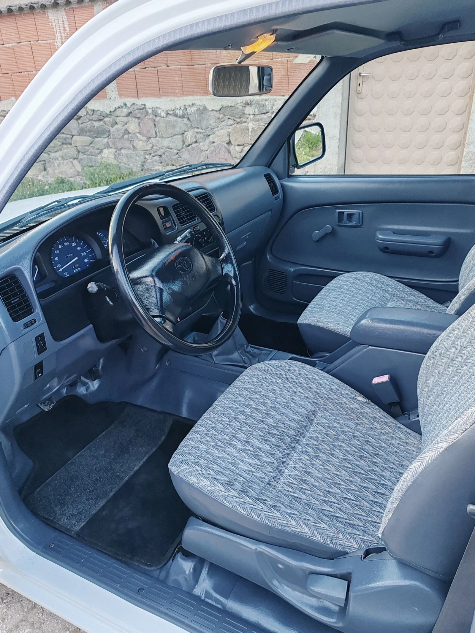 Toyota Hilux 2.5 D4D 90 k.c 75000км!!! - изображение 9