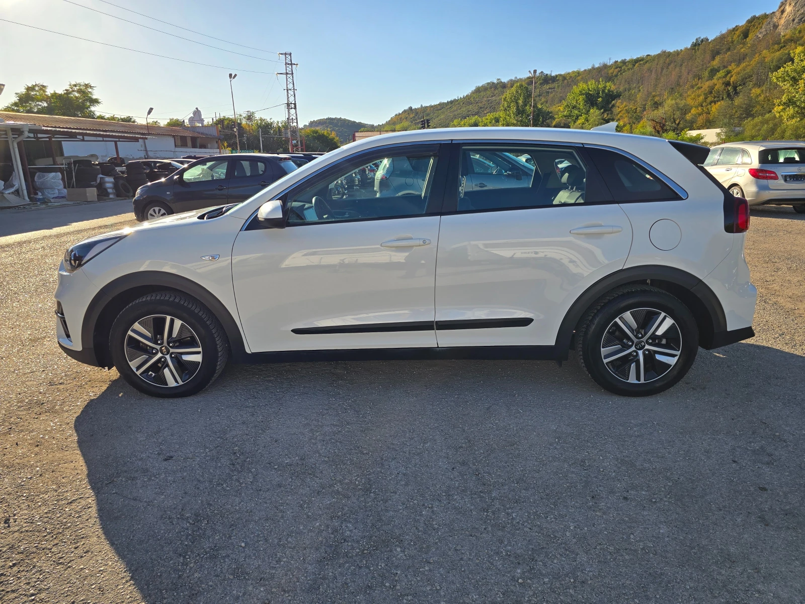 Kia Niro 1.6HYBRID/НАВИ/КОЖА/КАМЕРА/FULL LED - изображение 6