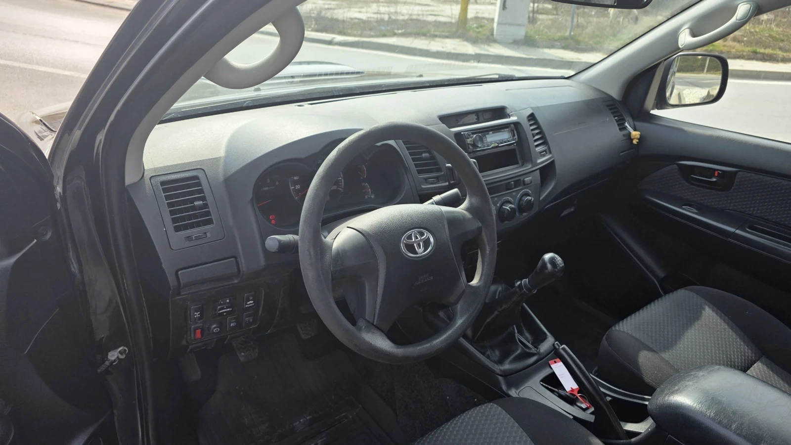 Toyota Hilux 2.5 D-4D 4X4 Климатик, снимка 12 - Автомобили и джипове - 53874023