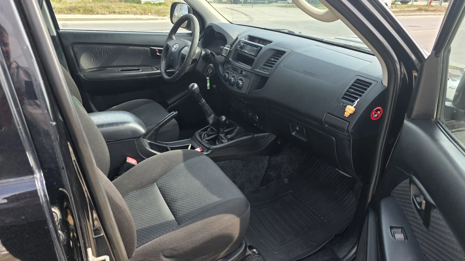 Toyota Hilux 2.5 D-4D 4X4 Климатик, снимка 8 - Автомобили и джипове - 53874023