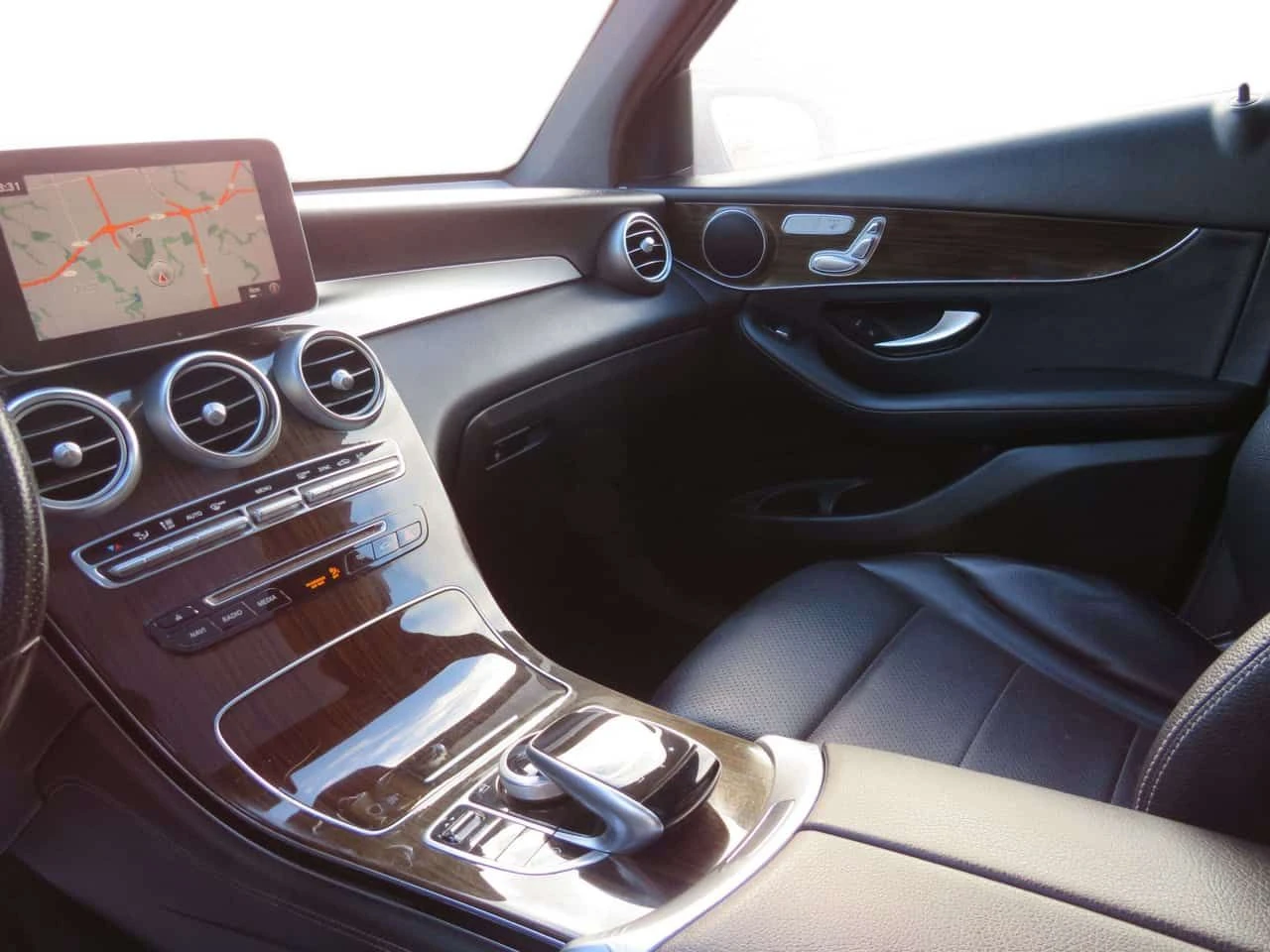 Mercedes-Benz GLC AMG w/ Navi CarPlay Sunroof * No Accident | Mobile.bg � ����������� 12