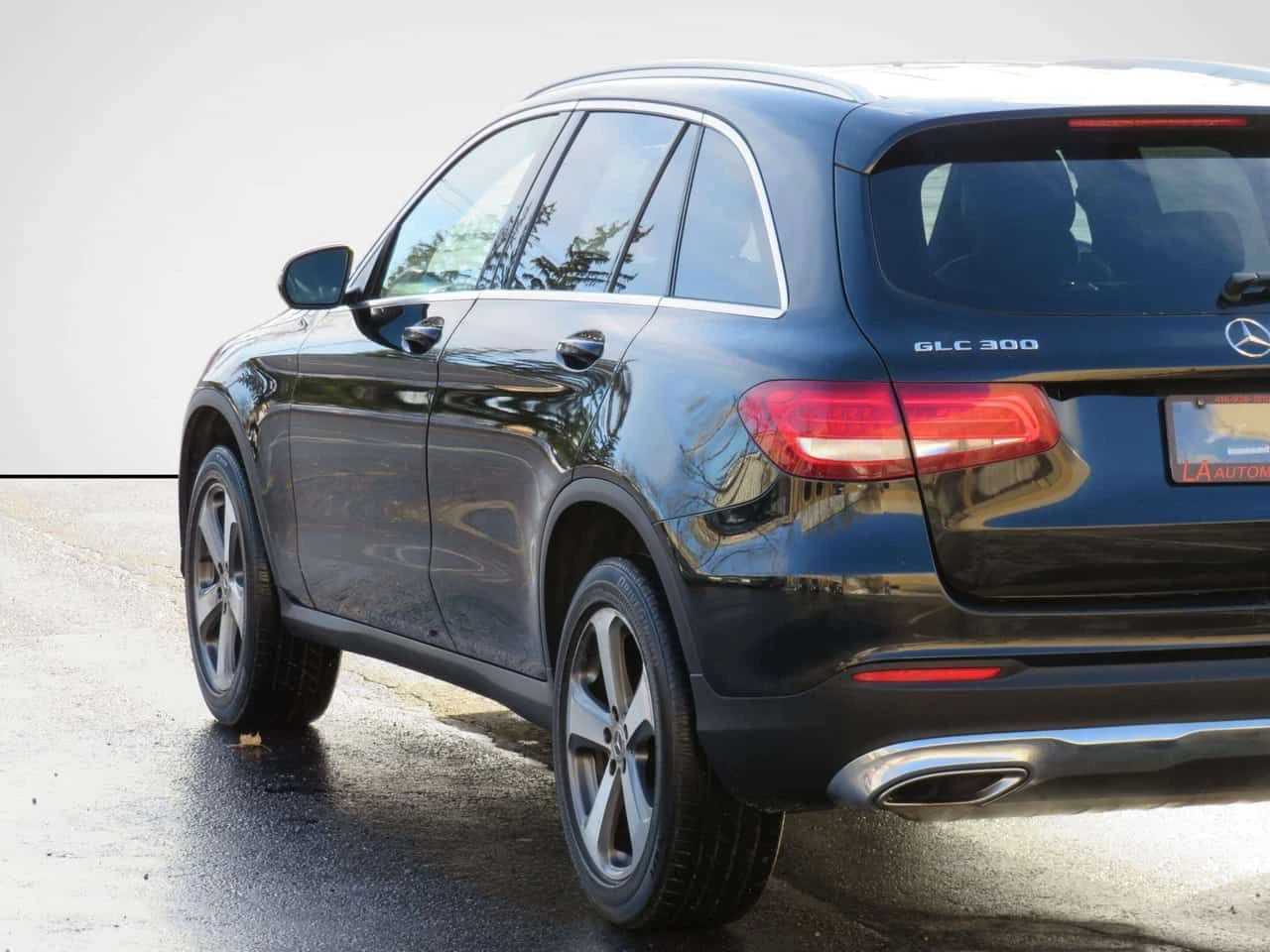 Mercedes-Benz GLC AMG w/ Navi CarPlay Sunroof * No Accident | Mobile.bg � ����������� 8