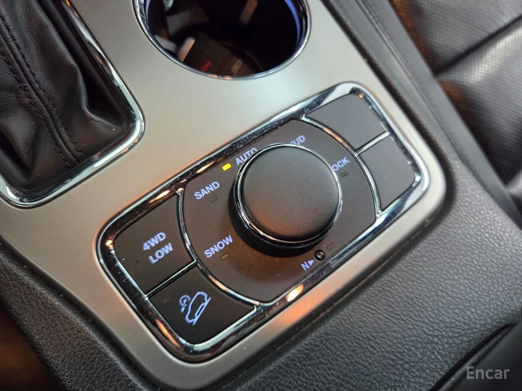 Jeep Grand cherokee LIMITED* 3.6* V6* 8ZF* ПОДГРЕВ* КАМЕРА* КЕЙЛЕС, снимка 9 - Автомобили и джипове - 54484343