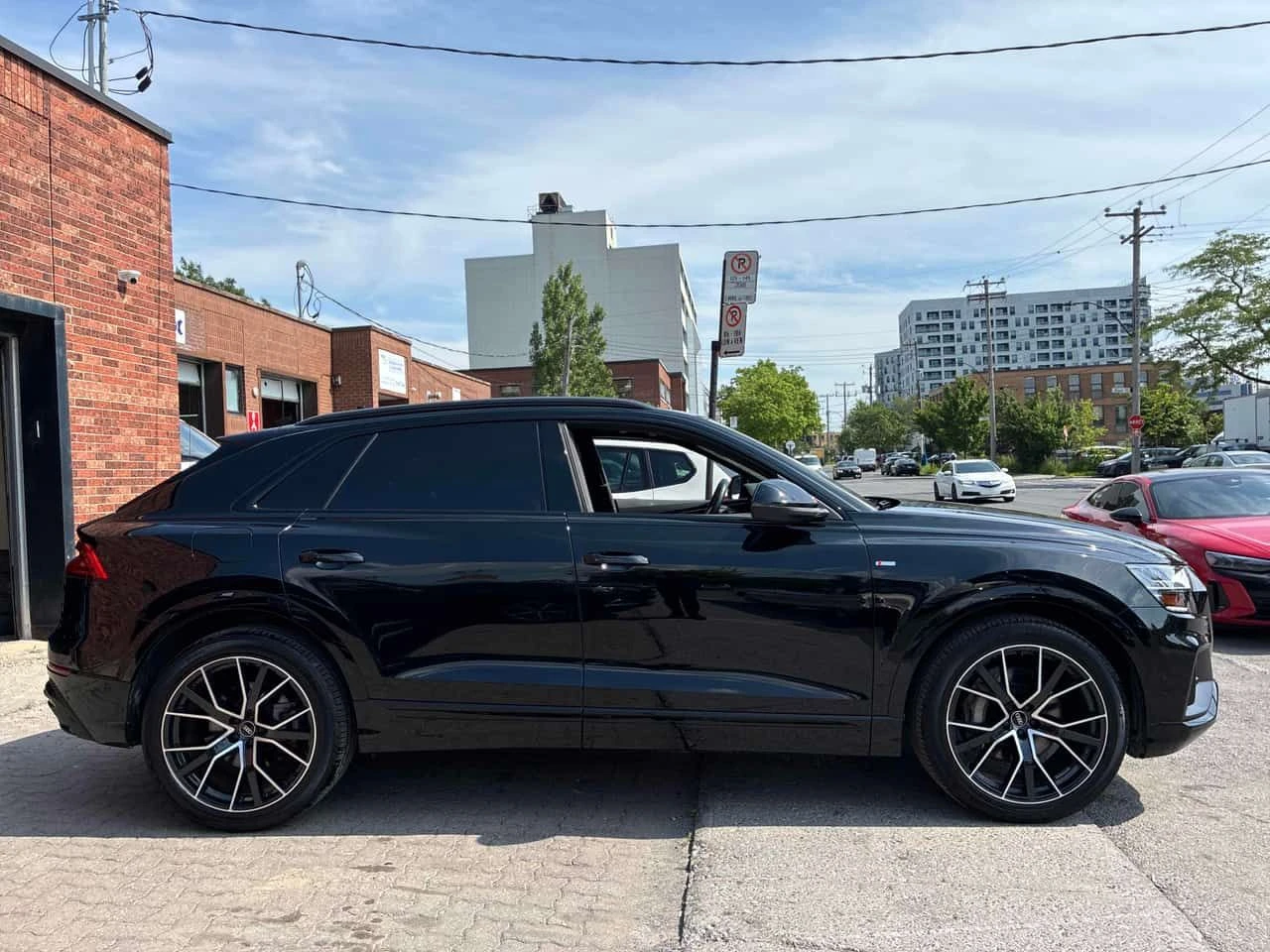 Audi Q8 * Technik * ДИСТРОНИК * 360 * CARFAX, снимка 3 - Автомобили и джипове - 55190723