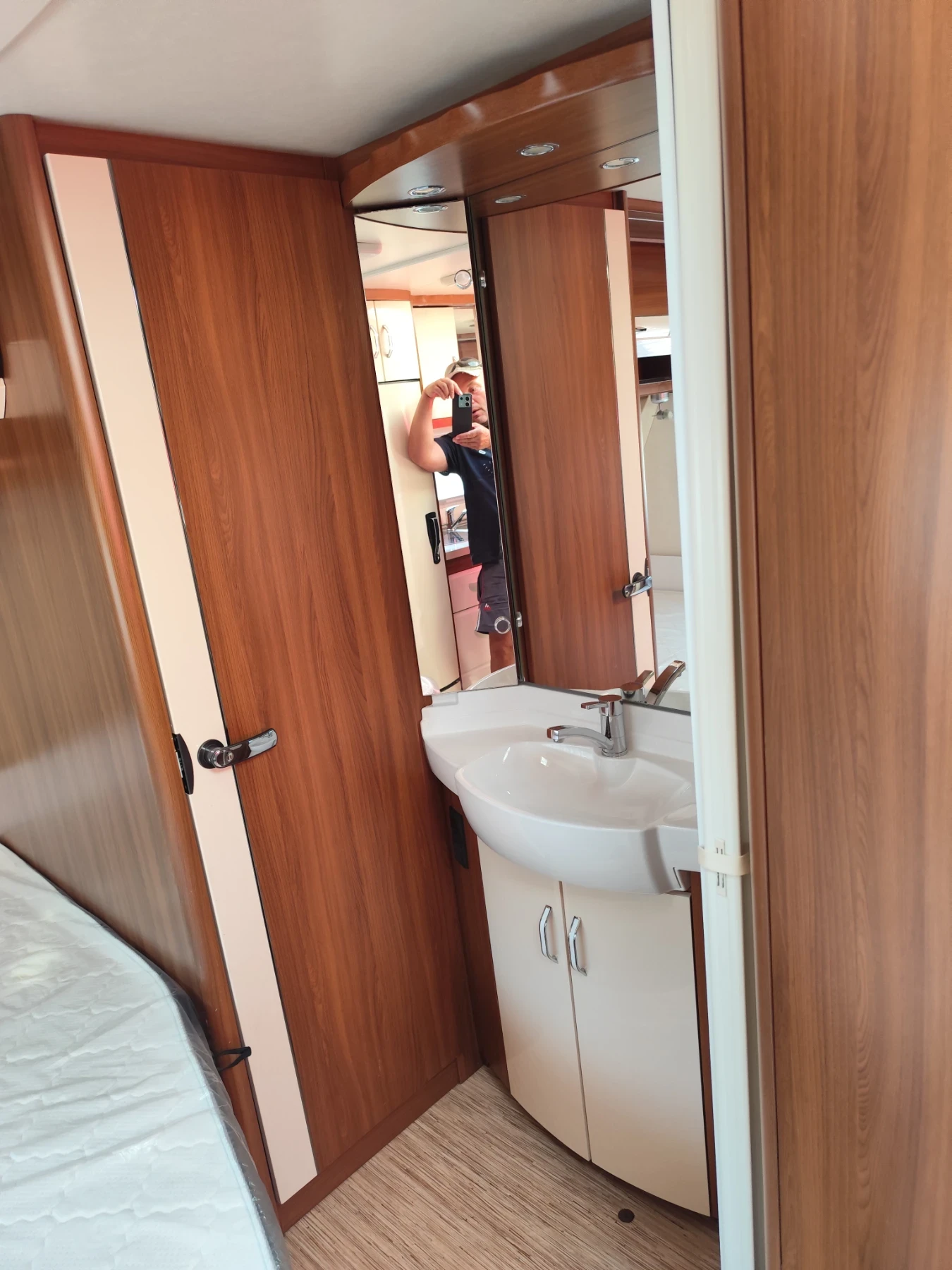 �������� Hobby Exelent | Mobile.bg � ����������� 15