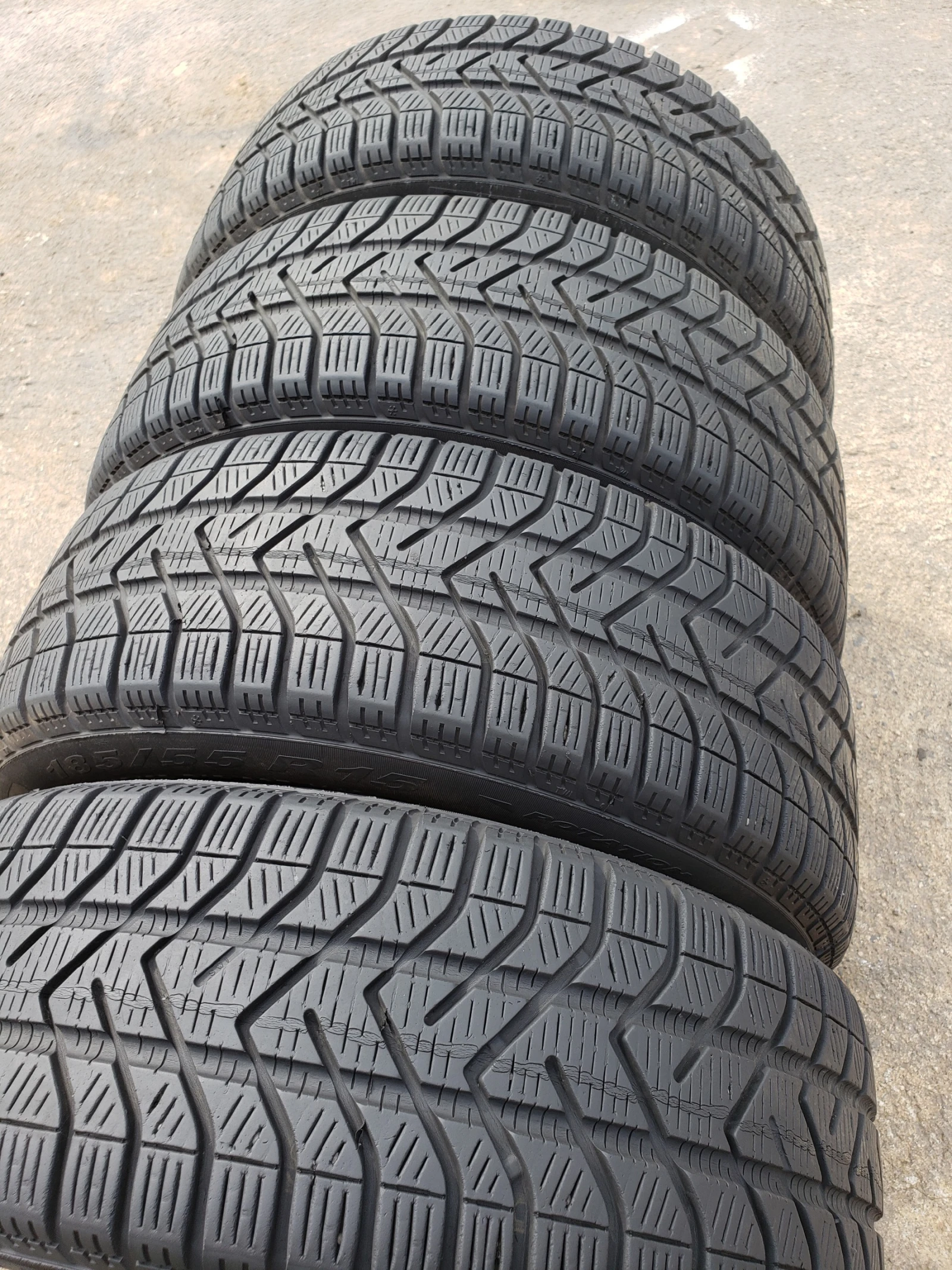Гуми Зимни 185/55R15, снимка 2 - Гуми и джанти - 56056348