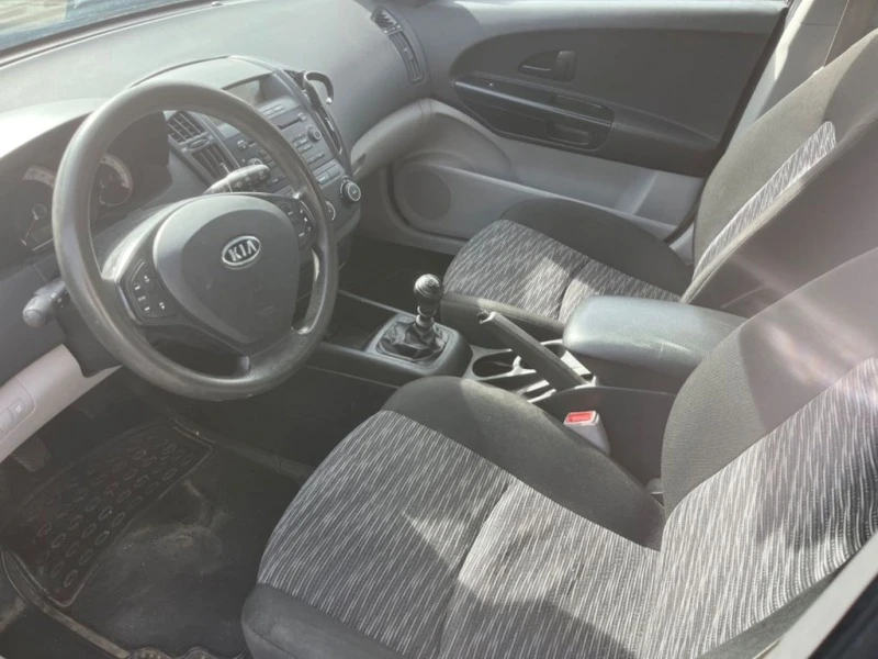 Kia Ceed 1.4i, снимка 2 - Автомобили и джипове - 40371006