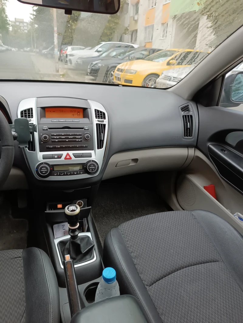 Kia Ceed 1.6 crd, снимка 7 - Автомобили и джипове - 47391566