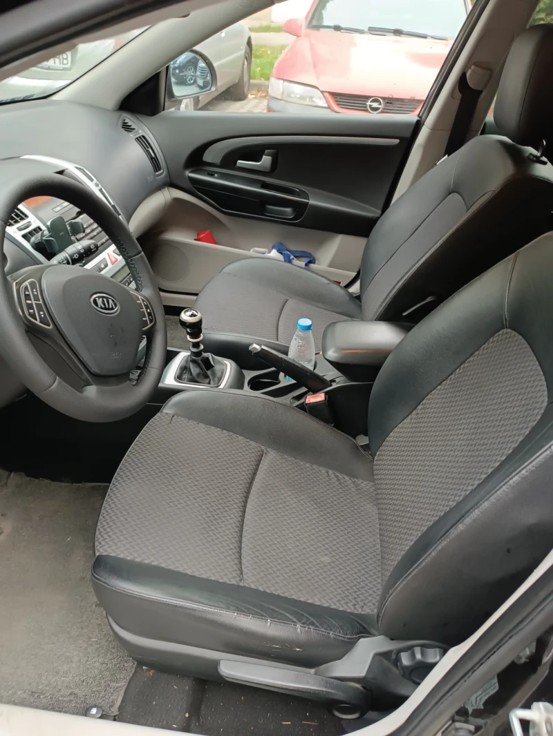 Kia Ceed 1.6 crd, снимка 10 - Автомобили и джипове - 47391566