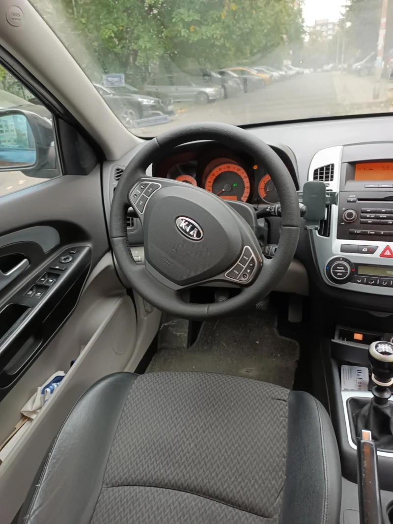 Kia Ceed 1.6 crd, снимка 6 - Автомобили и джипове - 47391566