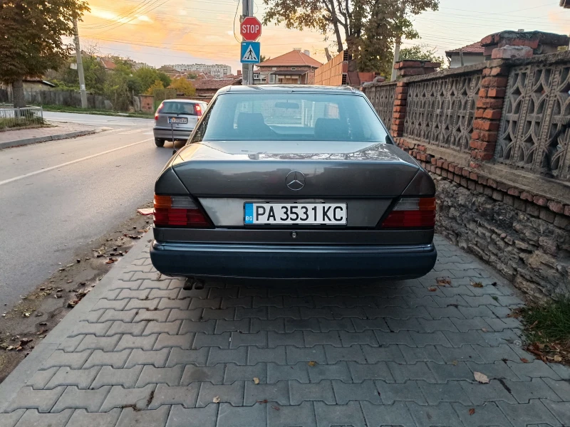 Mercedes-Benz 124 2.3i, снимка 3 - Автомобили и джипове - 47626958