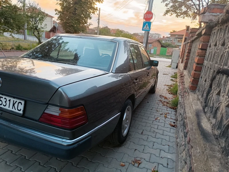 Mercedes-Benz 124 2.3i, снимка 4 - Автомобили и джипове - 47626958