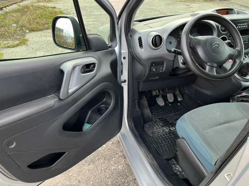 Citroen Berlingo 1.6HDI , снимка 8 - Автомобили и джипове - 48070813