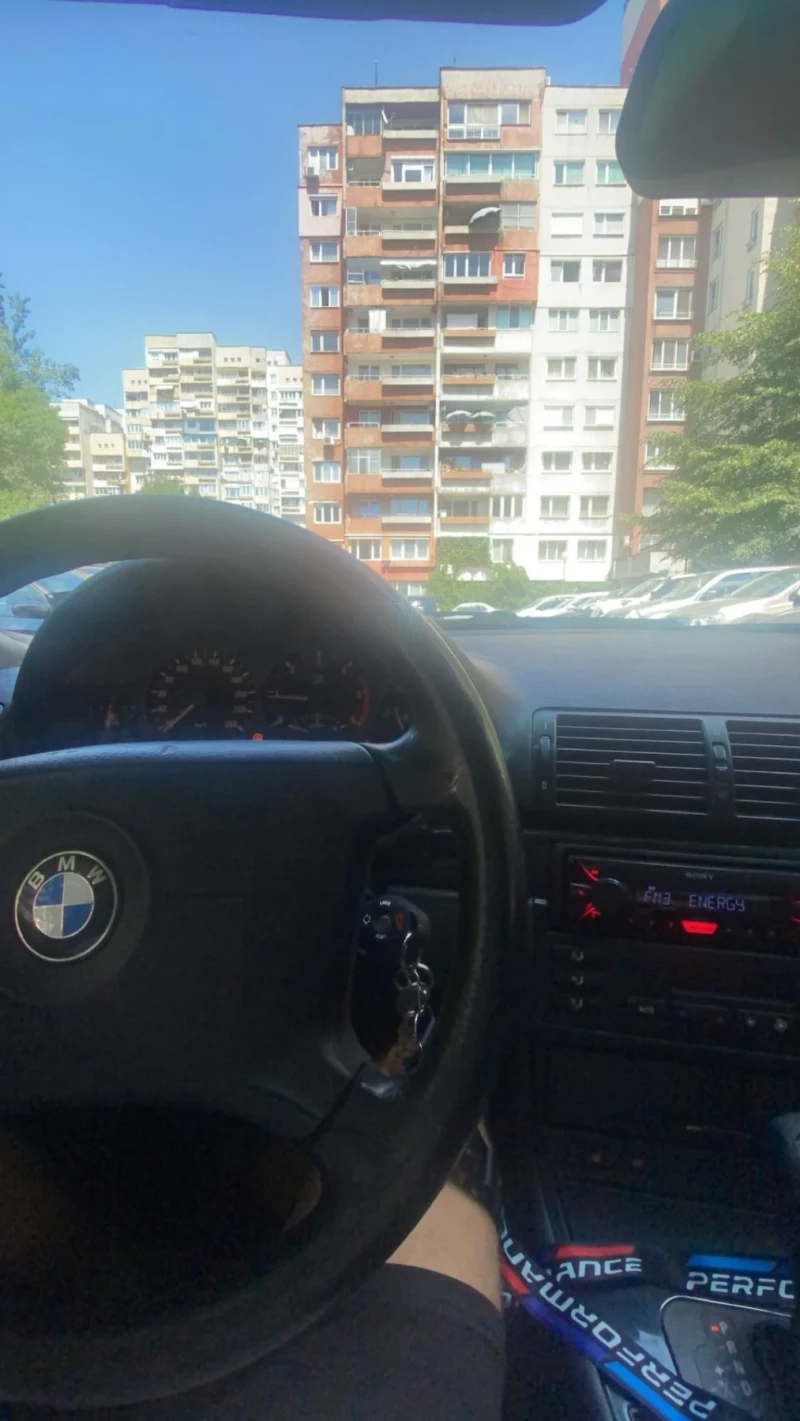 BMW 320, снимка 4 - Автомобили и джипове - 48440041