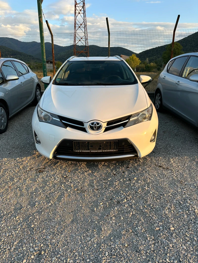 Toyota Auris 2.0 Д4Д камера/навигация