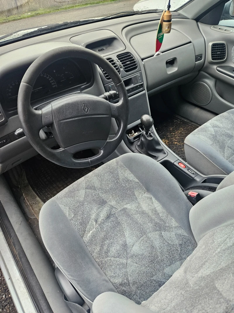 Renault Laguna 1.6 16v, снимка 5 - Автомобили и джипове - 52674260