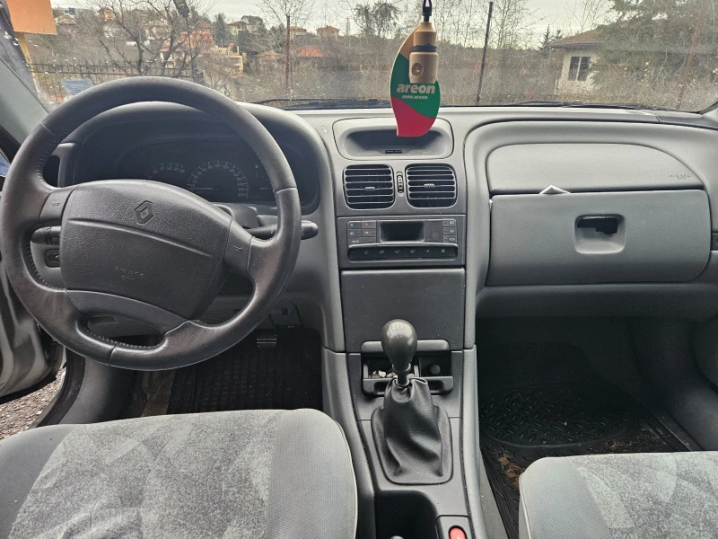 Renault Laguna 1.6 16v, снимка 3 - Автомобили и джипове - 52674260