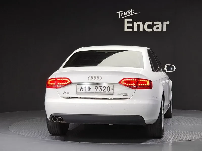 Audi A4 2.0 TDI, снимка 4 - Автомобили и джипове - 54550834