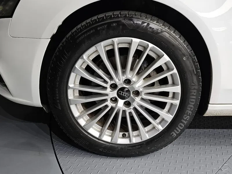 Audi A4 2.0 TDI, снимка 5 - Автомобили и джипове - 54550834