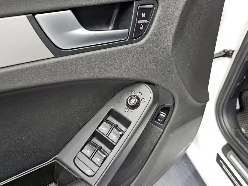 Audi A4 2.0 TDI, снимка 17 - Автомобили и джипове - 54550834