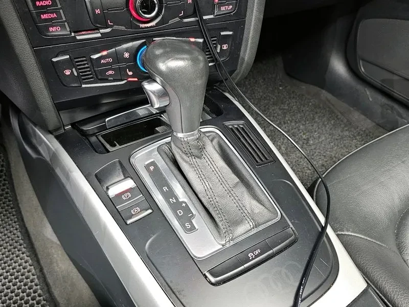 Audi A4 2.0 TDI, снимка 9 - Автомобили и джипове - 54550834
