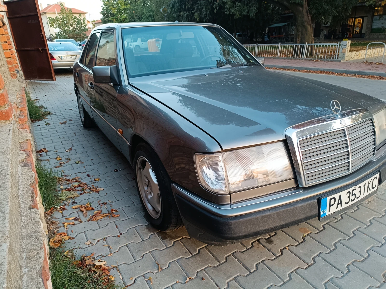 Mercedes-Benz 124 2.3i - изображение 2