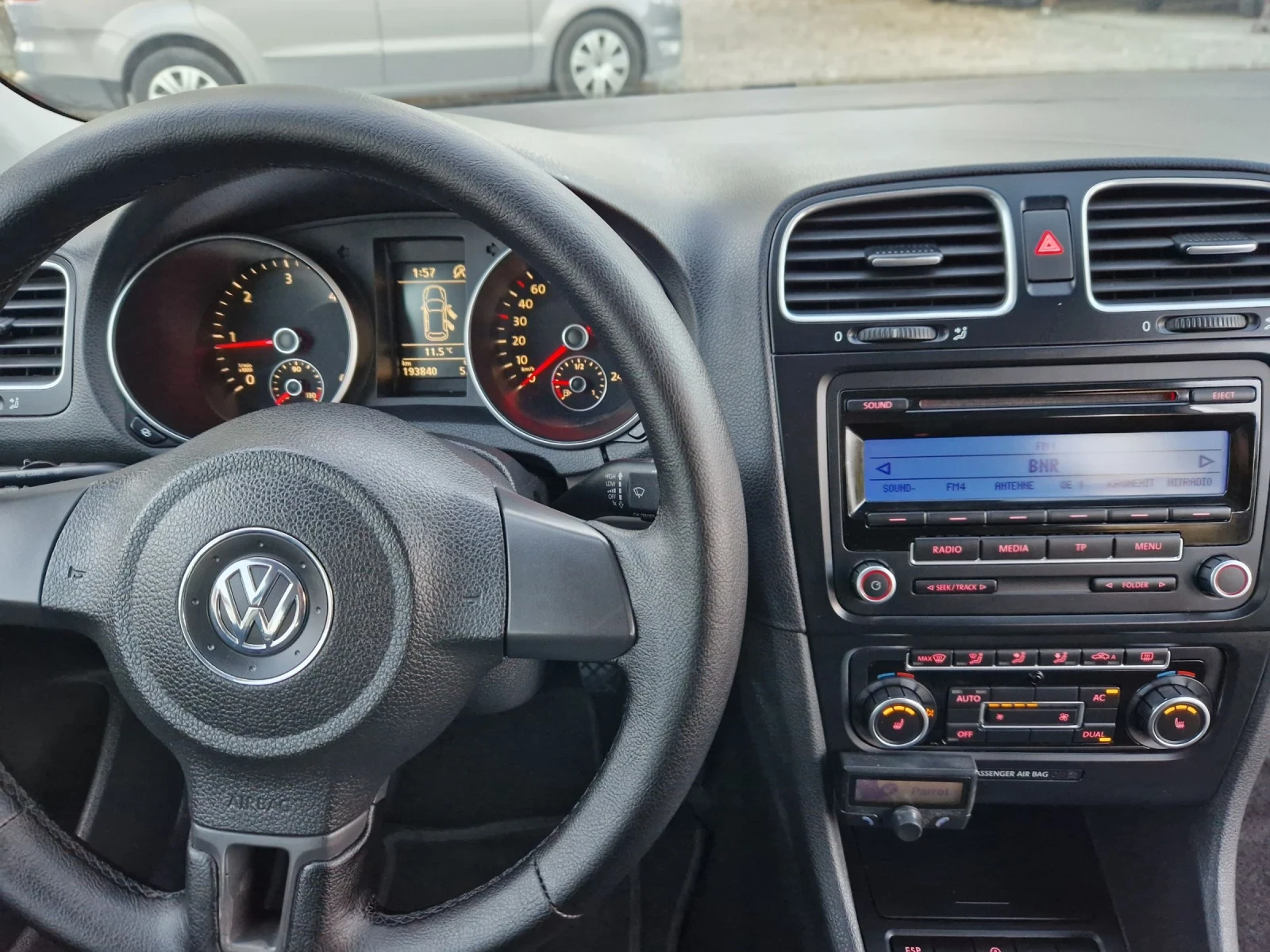 VW Golf 1.6Tdi - изображение 10