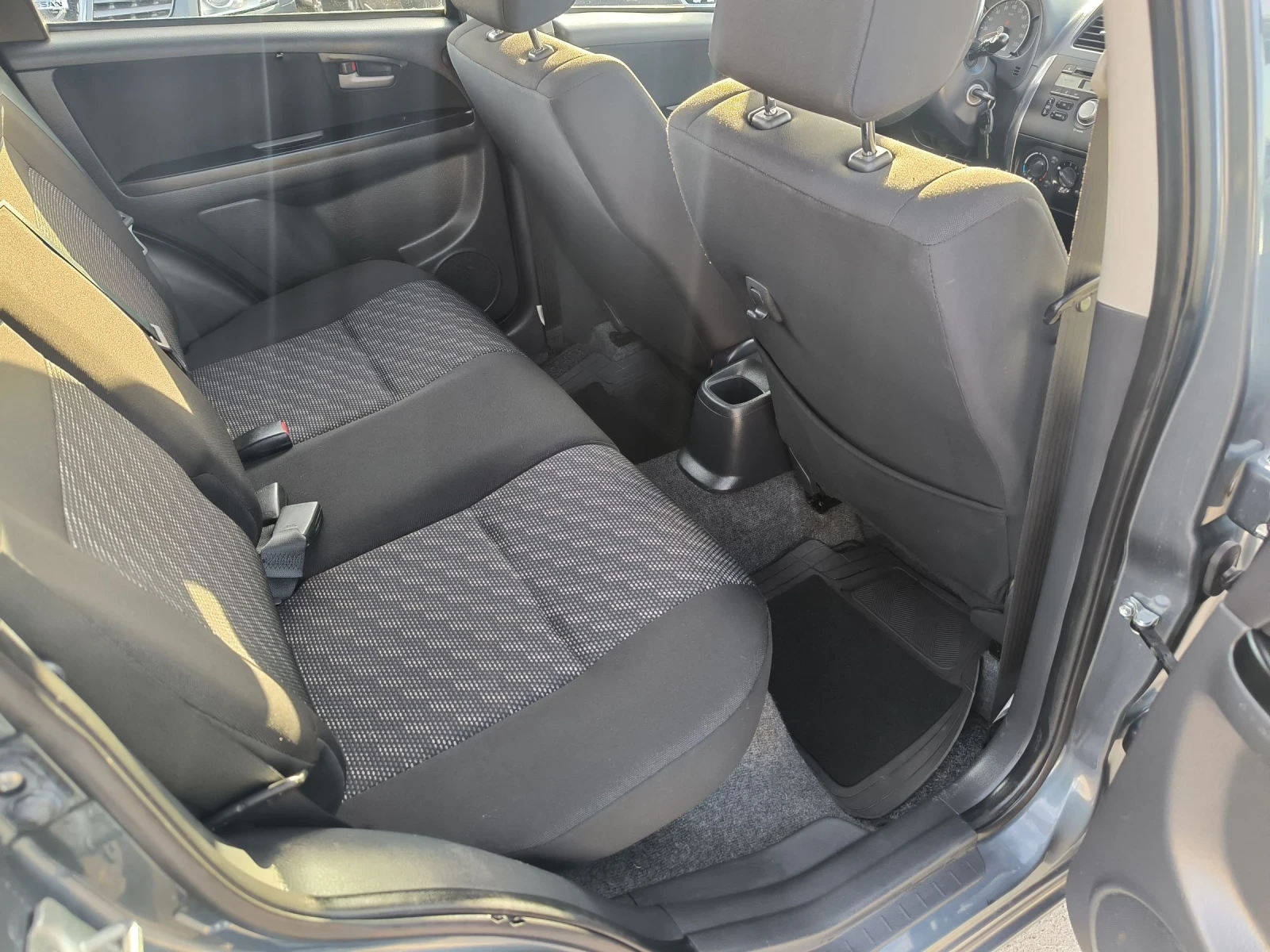 Suzuki SX4 1.6i - изображение 9